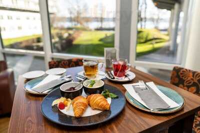 Blue Sky Bar & Lounge