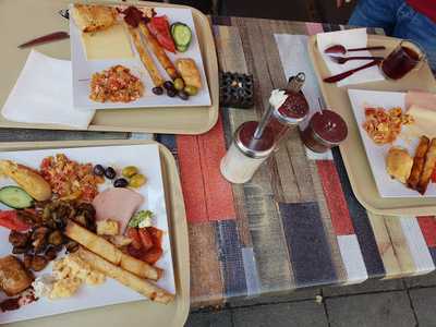 Tuana Cafe & Patisserie