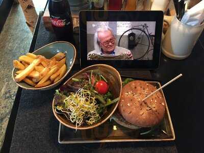 Hans Im GlÜck Burgergrill & Bar