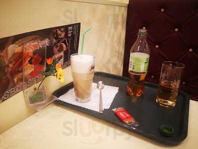 Eiscafé Cortina Am Marktplatz