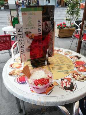 Eiscafé Cortina Am Marktplatz