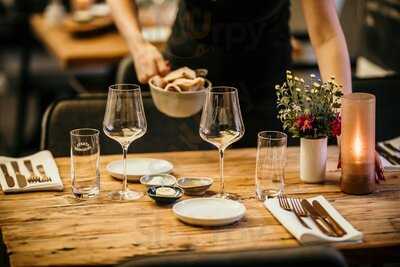 Trares Restaurant & Bar