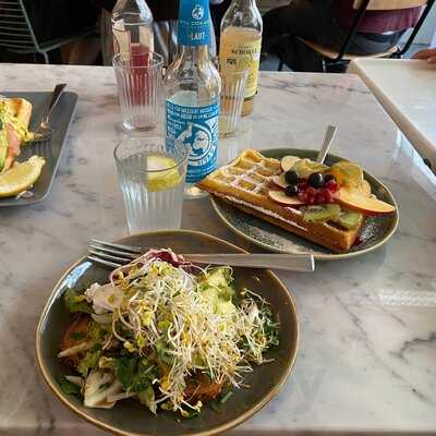 Claus Eismanufaktur & Deli