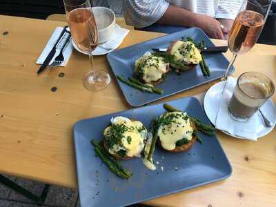 Claus Eismanufaktur & Deli