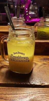 Toms Pizza Pasta & Salads