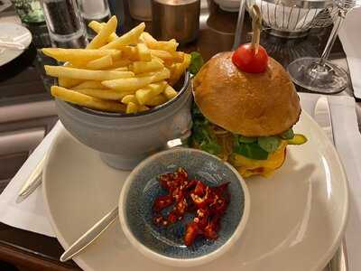 Bar & Smoking Lounge Im Breidenbacher Hof