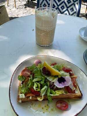 Lily's Waffel Bar & Café
