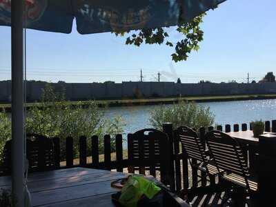 Alter Dorfkrug Am Kanal In Wolfsburg