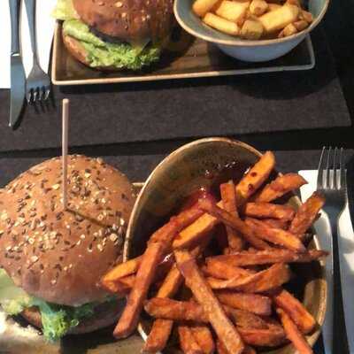 Hans Im GlÜck Burgergrill & Bar