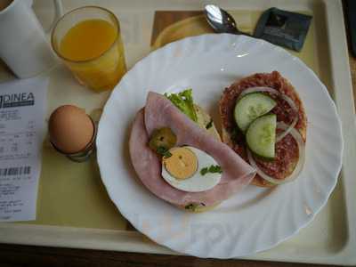 Dinea Restaurant & Café