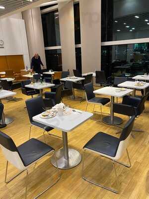Lufthansa Senator And Business Lounge