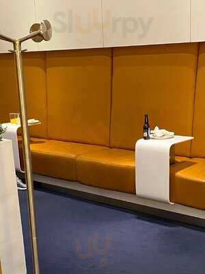 Lufthansa Senator And Business Lounge