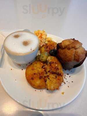 Lufthansa Senator And Business Lounge