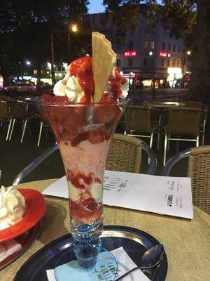 Eiscafe Cortina