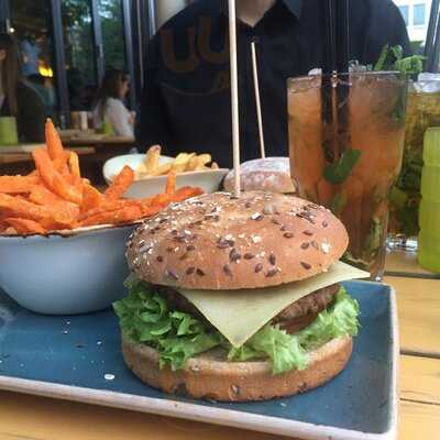 Hans Im GlÜck Burgergrill & Bar