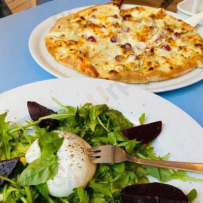 Franka M. - Pizza Und Weinbar