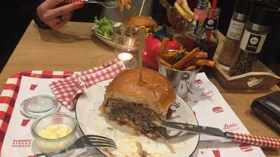 Louis Finest Burgers & Steaks