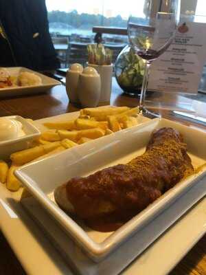 Julian's Bar & Restaurant