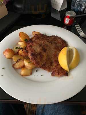 Julian's Bar & Restaurant