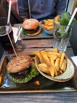 Hans Im GlÜck Burgergrill & Bar