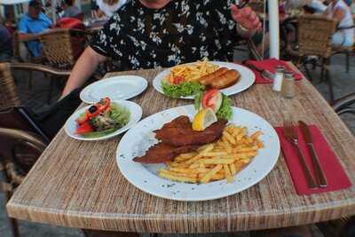 Cenmoro Cafe Bar Restaurant