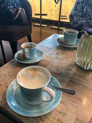 Dox Restaurant & Bar