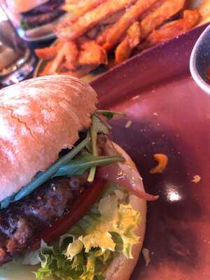 Hans Im GlÜck Burgergrill & Bar