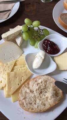 Wulbert's Café Und Bar