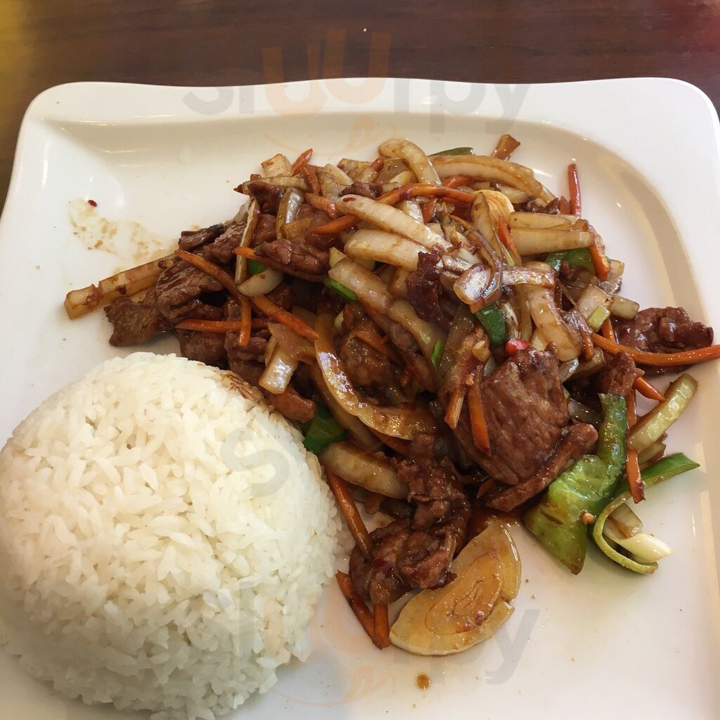 Lin's Wok