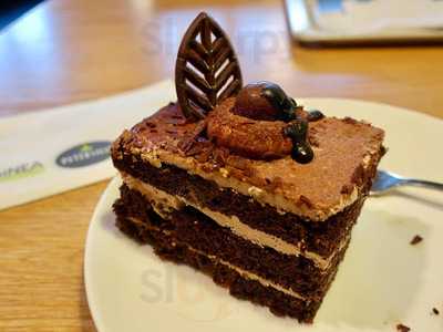 Dinea Restaurant & Café