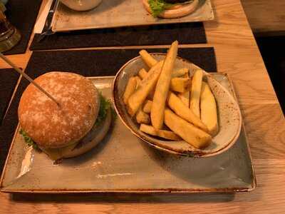 Hans Im GlÜck Burgergrill & Bar