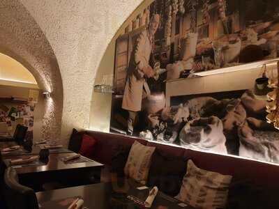 Kouzina Mezedes & Cocktail Bar