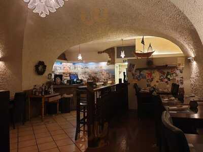 Kouzina Mezedes & Cocktail Bar