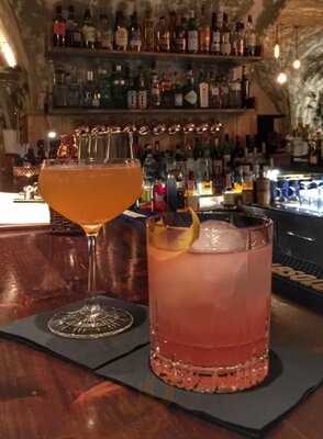 Kouzina Mezedes & Cocktail Bar