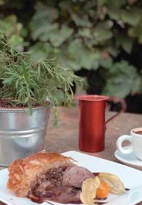 Kouzina Mezedes & Cocktail Bar