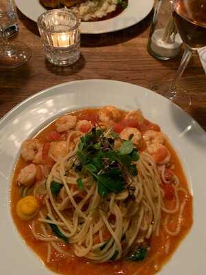 E Jona Bar & Restaurant