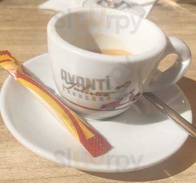 E Jona Bar & Restaurant