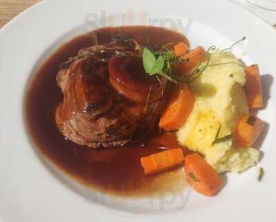 E Jona Bar & Restaurant