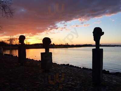 Hotel Utkiek & Pier 19