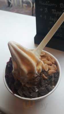 Yomaro Frozen Yogurt