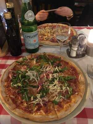 Ristorante & Pizzeria La Piazza