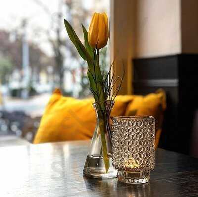 Lasall Bistro & Café