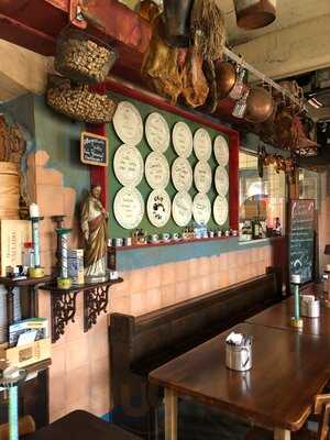 Cave Tapas Vinhos & Petiscos