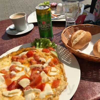 Epinay Café & Bistro