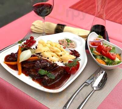 Maxima Bistro & Restaurant