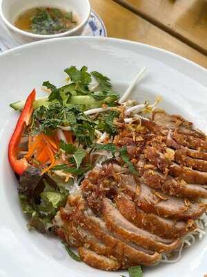 Xin ChÀo Im Goldenen Drachen