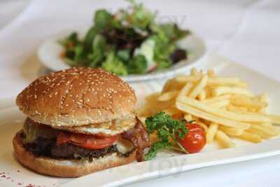 Bier- Und Weinstube Vis à Vis