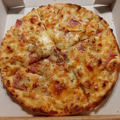 Ninas Pizza & Bistro