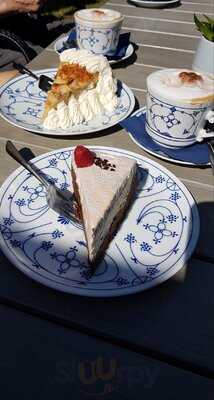 Nadjas Kleiner Kuchen- Und Kaffee-garten