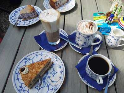 Nadjas Kleiner Kuchen- Und Kaffee-garten